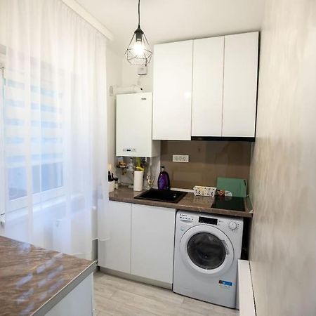 Garsoniera Central II Targu Jiu Bagian luar foto